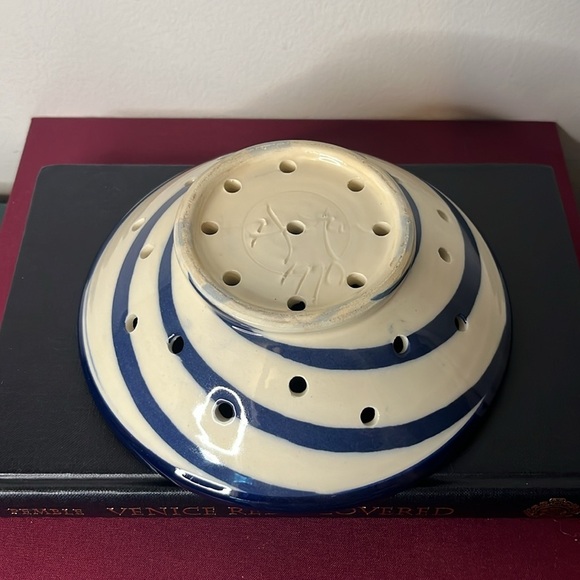 Handmade White & Blue Brush Stroke Signed Ceramic Vintage Berry Bowl Strainer - Picture 7 of 9